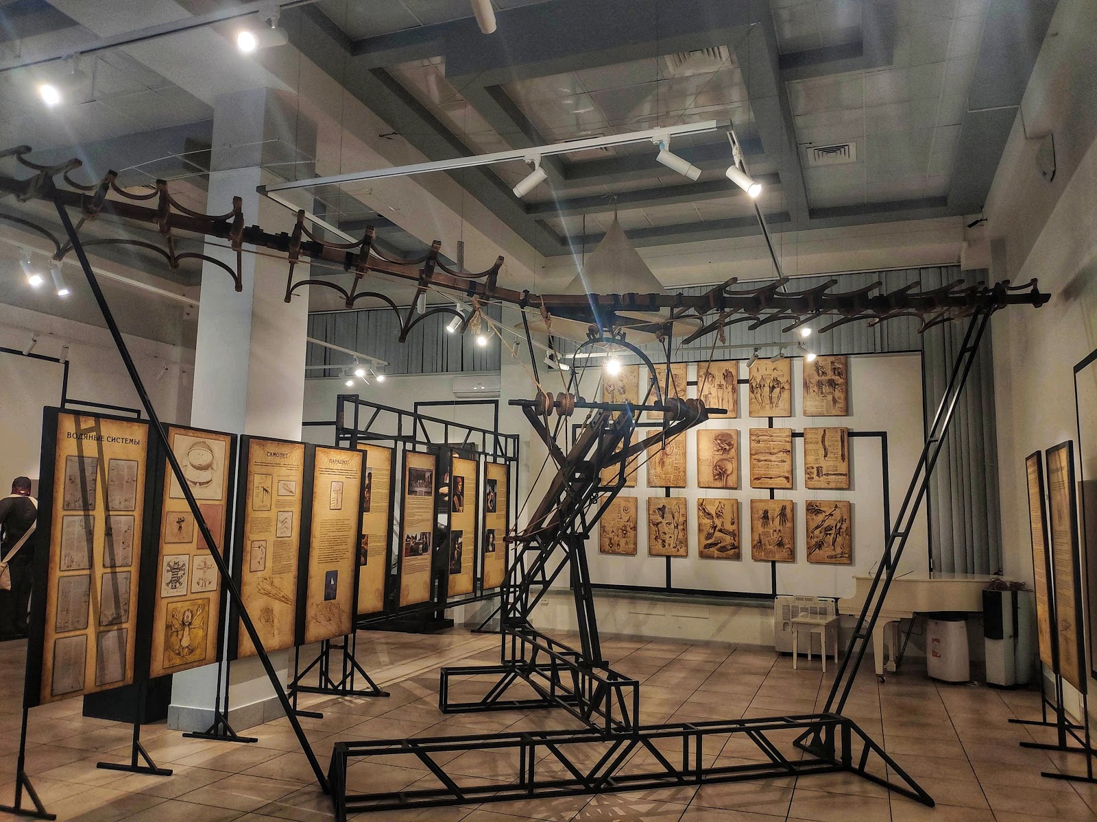 От полотен до гигантских арбалетов: новая выставка Леонардо Да Винчи  открылась в Беляево