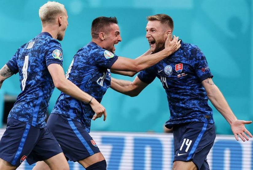 Сборная Польши с Робертом Левандовским не смогла уйти от поражения в матче ЧЕ-2020 со Словакией