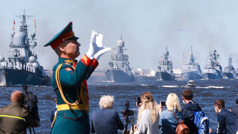 В Санкт-Петербурге завершился главный военно-морской парад в честь Дня ВМФ